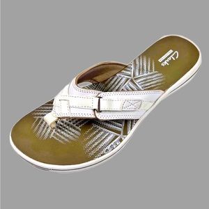 Clarks Womens White Leather Thong Sandals Size 9